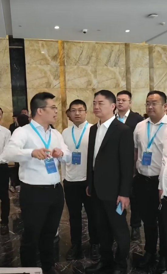 富瑞众投 刘强东现身杭州，点京东外卖后称杭州是“美食之都”